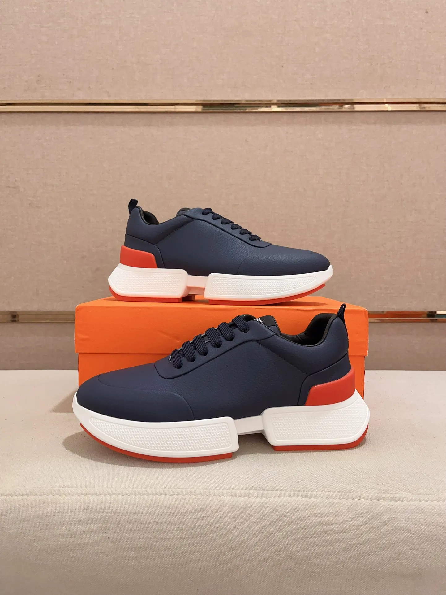 Men's clothing and shoes💰: 442💰《HERMES》【Classic original single version】Hermès; top 🔝purchase agent🔍🔍men's latest 🇺🇸 counter sales simultaneously, imported from Italy original ▲▲cowhide ▲▲ (high-end, nobility, class) ) Exquisite workmanship (Italian 🇮🇹 imported water-dyed 🐂 cowhide lining) sole: original sole provided by the original factory, ⚠️exclusive double-layer activity·TPR·rubber·combined molded outsole; super comfortable·wear-resistant·non-slip·environmental protection The real thing is more beautiful if you take the real thing (high quality, follow the order). You can enter and exit the counter at will * Number of yards: 38-44 (45 can be customized and cannot be returned or exchanged)